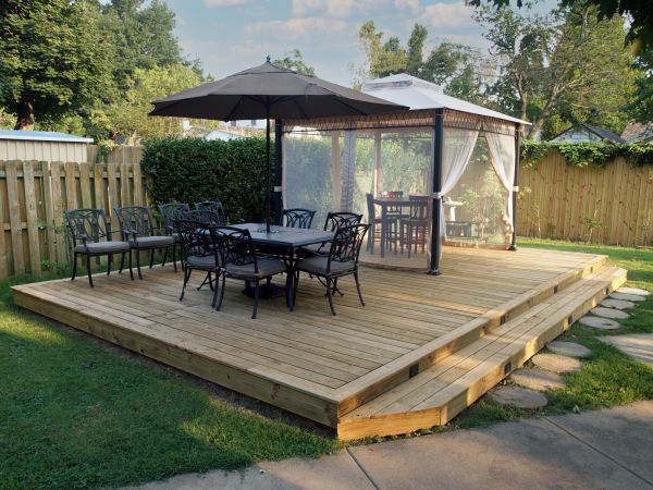 Floating Deck Installation in Eagle